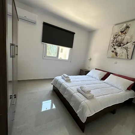 K15 Luxe Oasis Retreat - 3 Minute Drive To Apartment Paphos