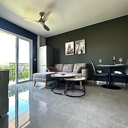K15 Luxe Oasis Retreat - 3 Minute Drive To Apartment *