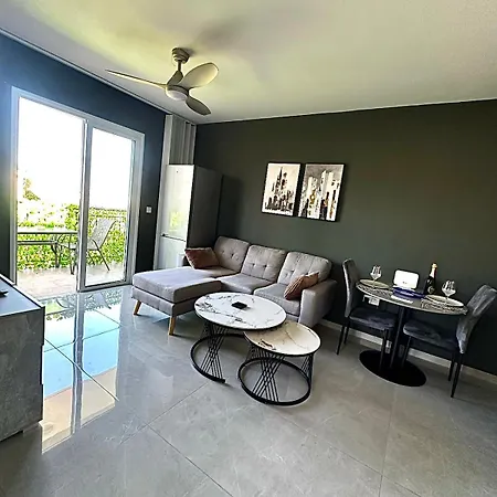Apartment K15 Luxe Oasis Retreat - 3 Minute Drive To Paphos