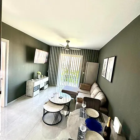 Apartment K15 Luxe Oasis Retreat - 3 Minute Drive To *