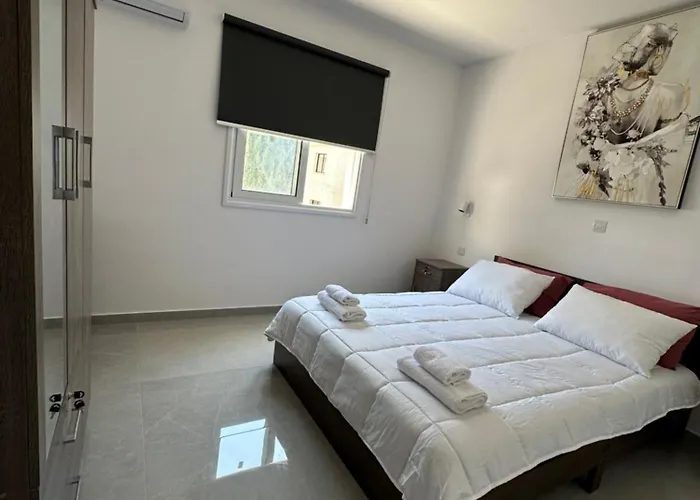 K15 Luxe Oasis Retreat - 3 Minute Drive To Apartmán Paphos