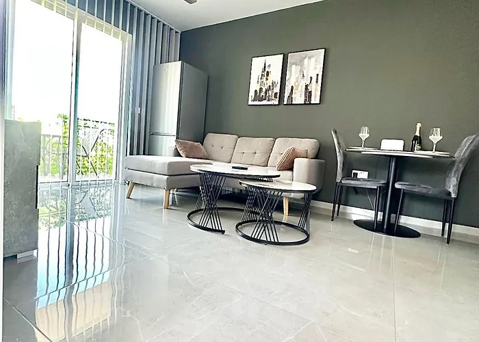 K15 Luxe Oasis Retreat - 3 Minute Drive To * Paphos