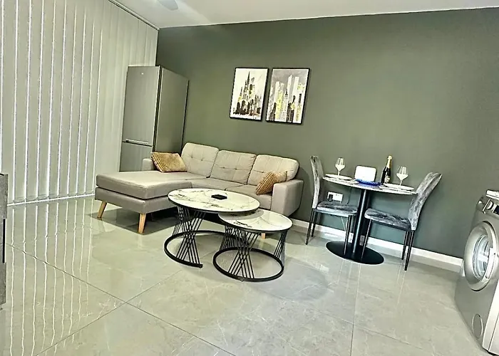 K15 Luxe Oasis Retreat - 3 Minute Drive To