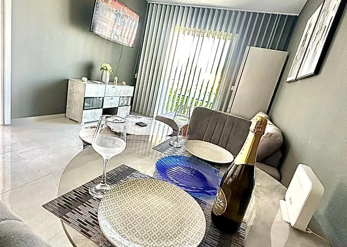 K15 Luxe Oasis Retreat - 3 Minute Drive To