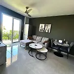 Apartment K15 Luxe Oasis Retreat - 3 Minute Drive To Paphos