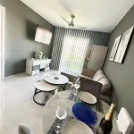 K15 Luxe Oasis Retreat - 3 Minute Drive To * Paphos