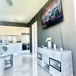K15 Luxe Oasis Retreat - 3 Minute Drive To Apartment