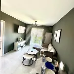 Apartment K15 Luxe Oasis Retreat - 3 Minute Drive To *
