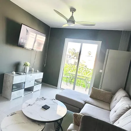 아파트 K15 Luxe Oasis Retreat - 3 Minute Drive To