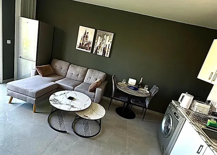 K15 Luxe Oasis Retreat - 3 Minute Drive To パ フォス