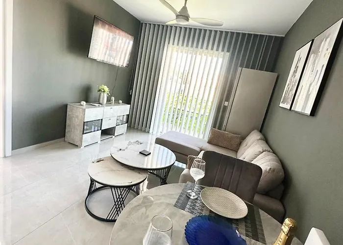 K15 Luxe Oasis Retreat - 3 Minute Drive To * パ フォス